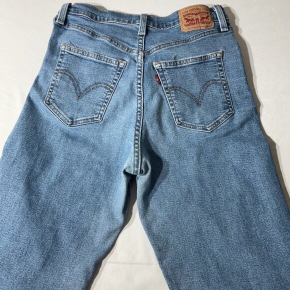 Levis 501 Original Fit Button-Fly Jeans Womens 28x30 Mid-Rise Straight Leg Light - Picture 8 of 14